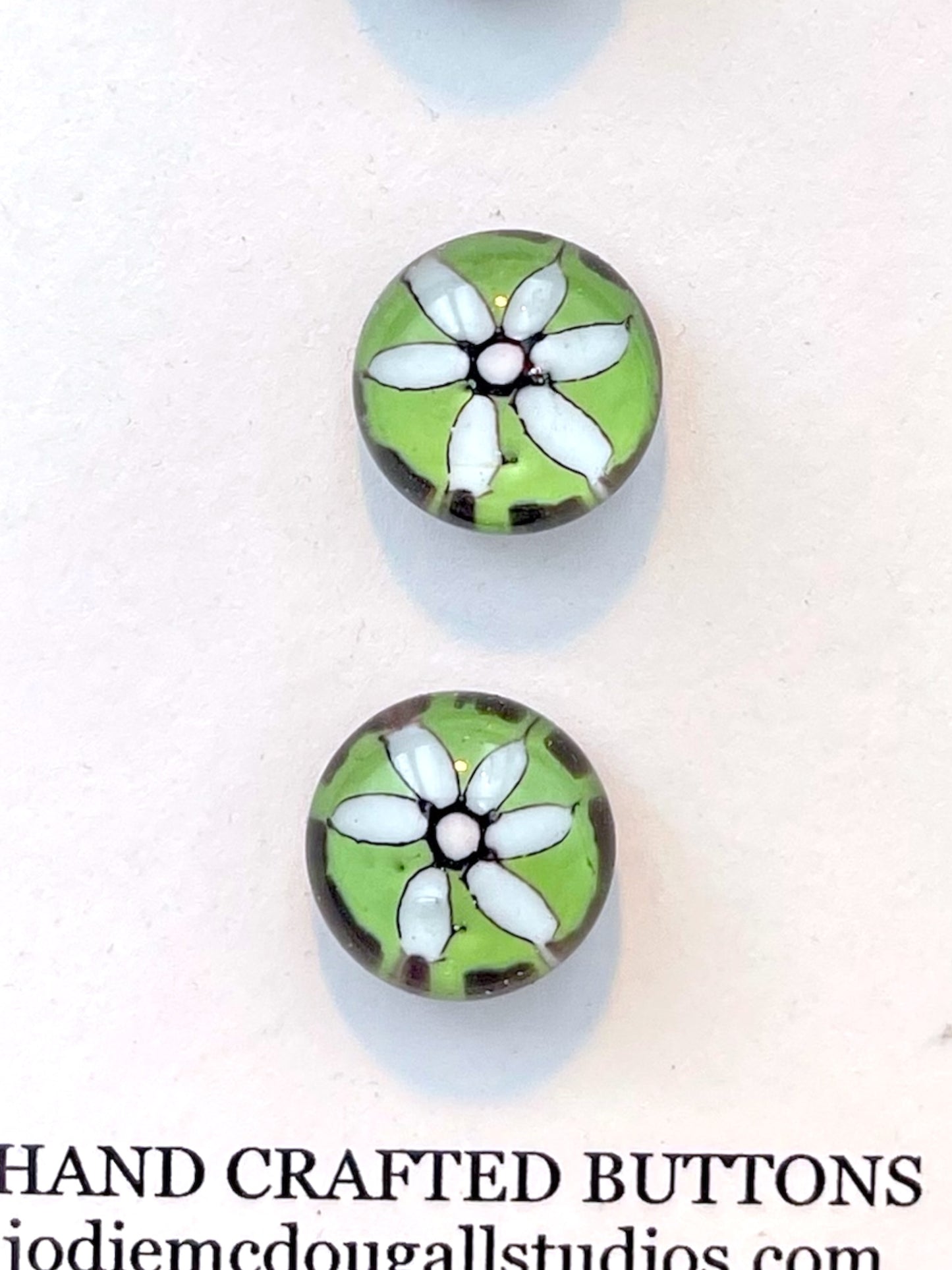 Green Twirl 15mm button set