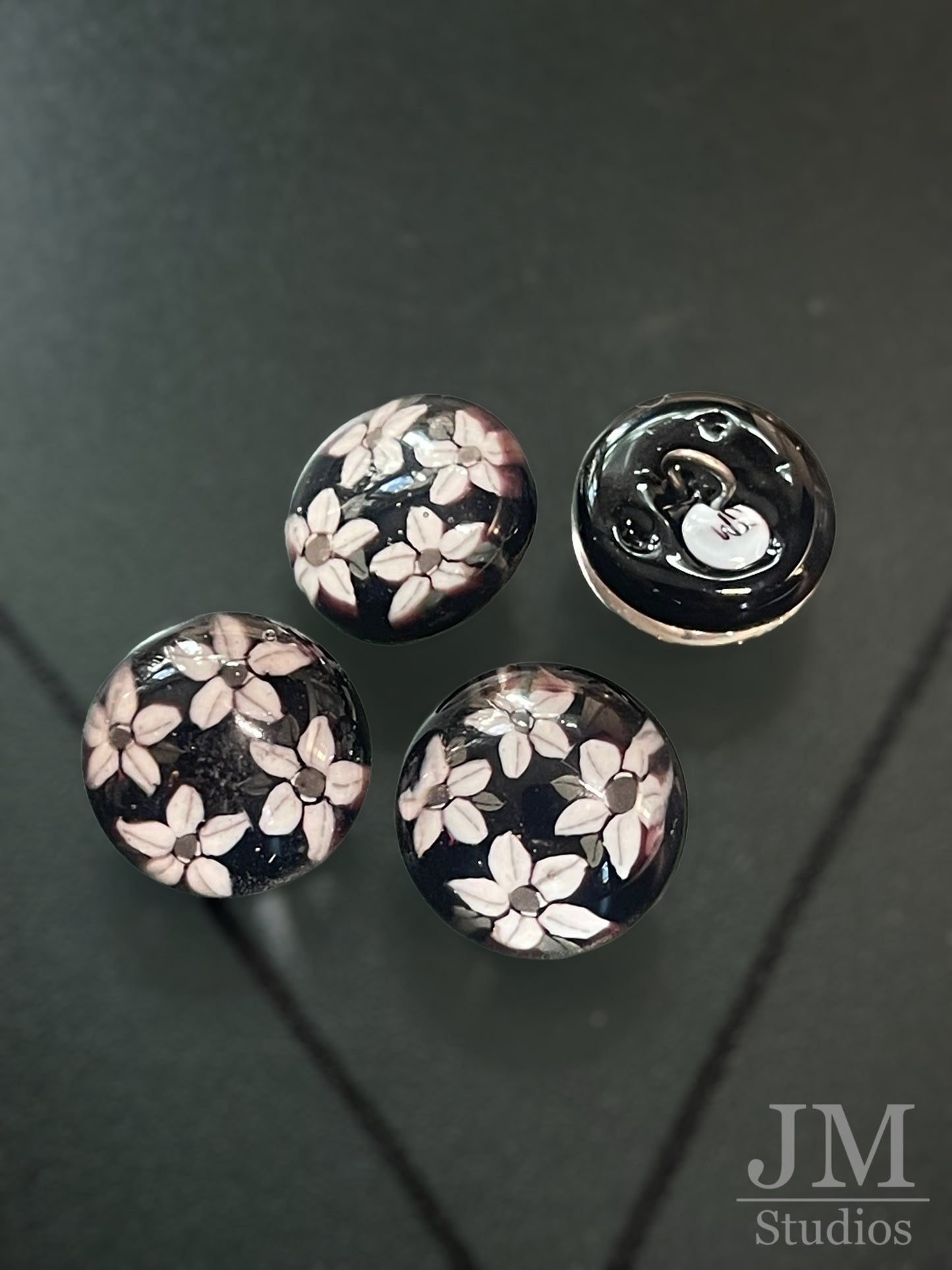 White Flower Checkerboard 14mm