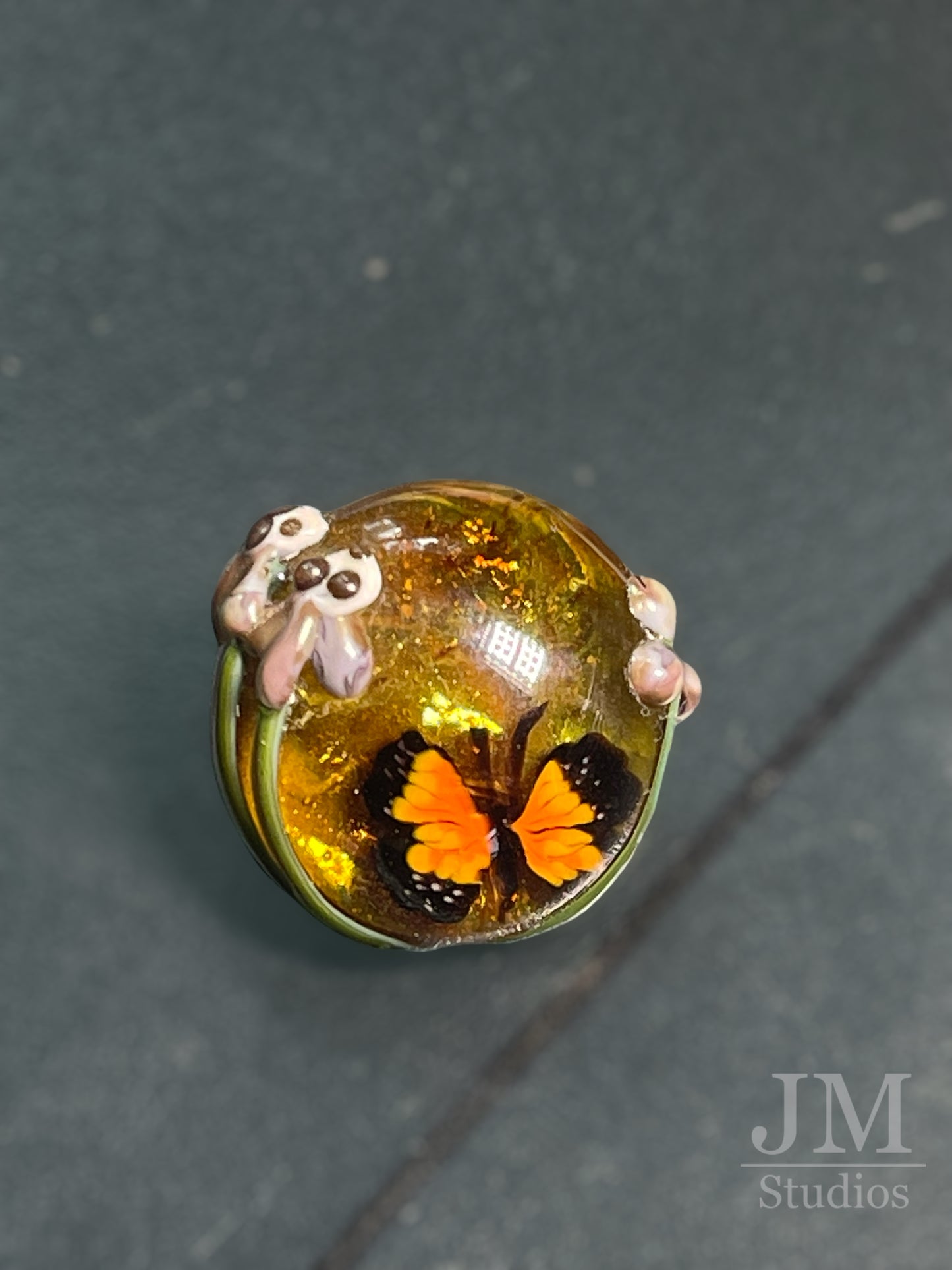 Monarch Button 20mm