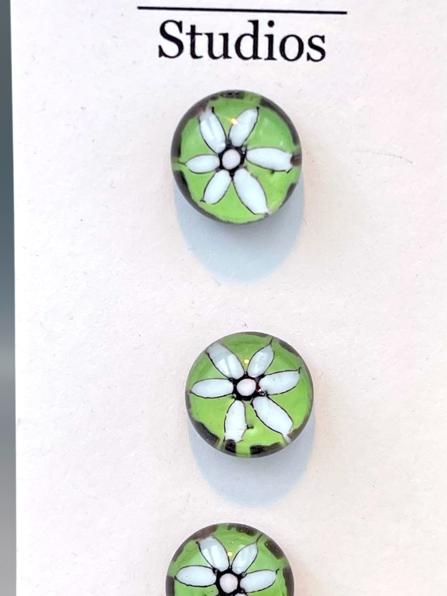 Green Twirl 15mm button set