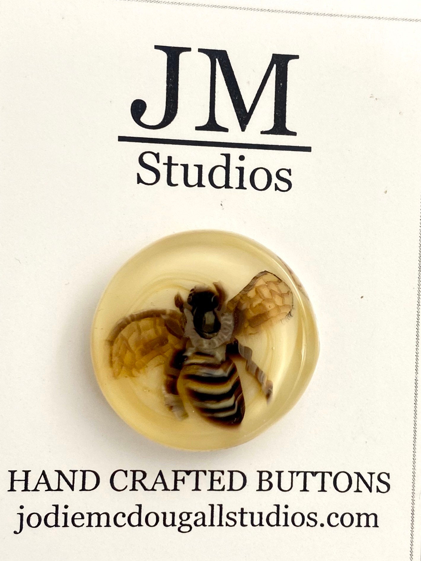 Bee Button 1"