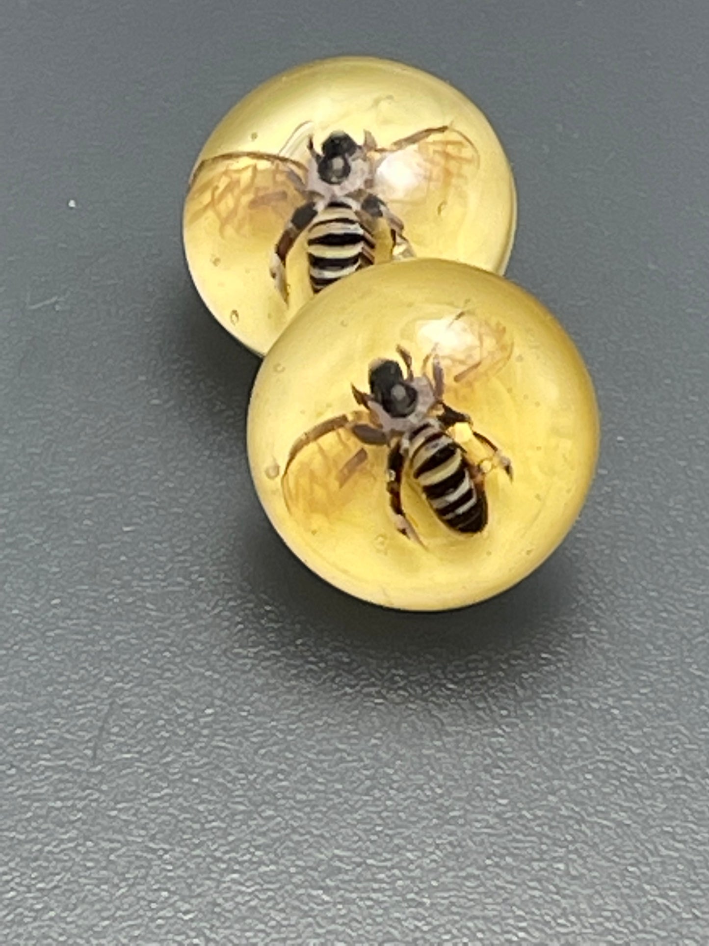 Miss Bee Haven Buttons 20mm
